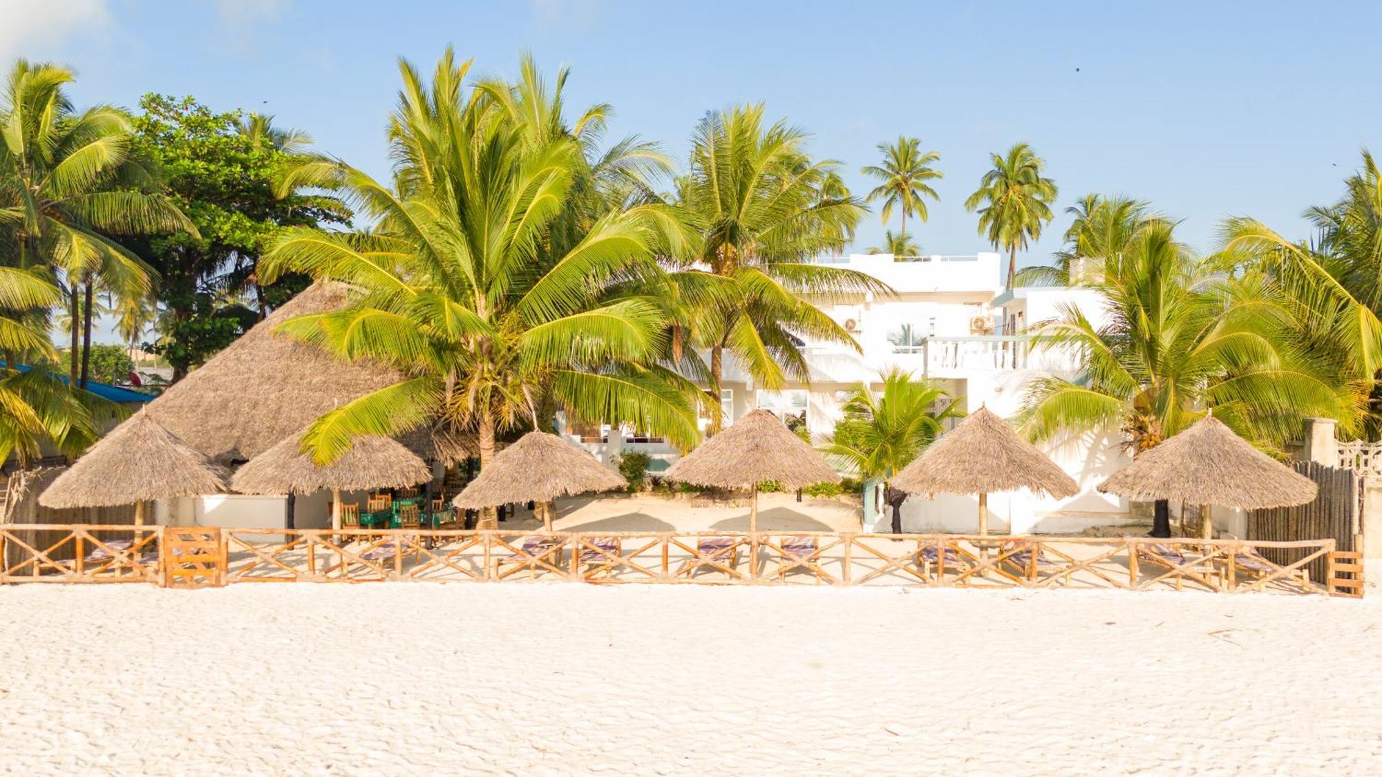 Sands Inn Hotel Пвани-Мчангани Экстерьер фото