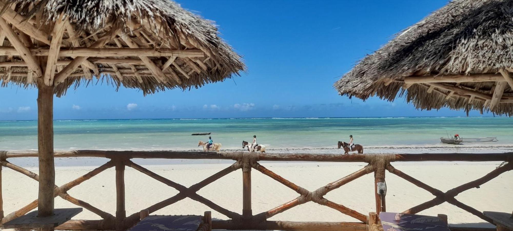 Sands Inn Hotel Пвани-Мчангани Экстерьер фото