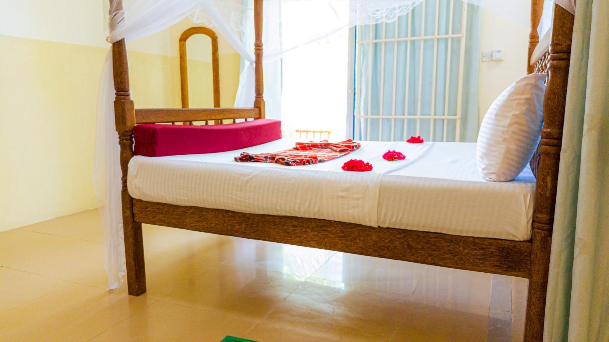 Sands Inn Hotel Пвани-Мчангани Экстерьер фото