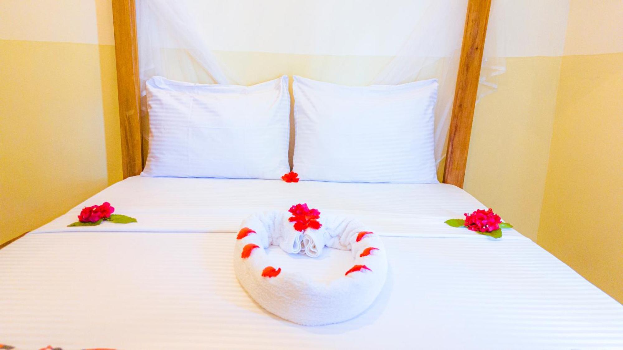 Sands Inn Hotel Пвани-Мчангани Экстерьер фото
