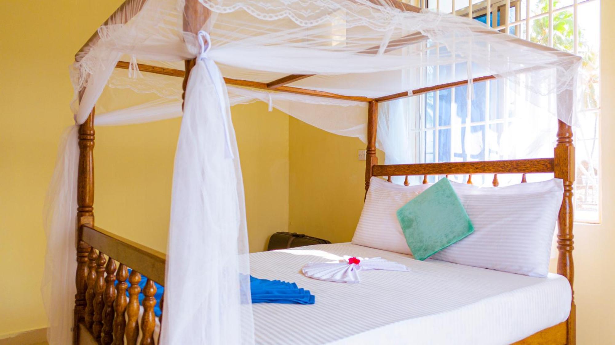 Sands Inn Hotel Пвани-Мчангани Экстерьер фото